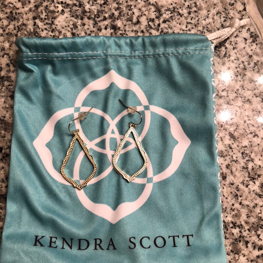 Kendra Scott Sophia Drop earrings in gold